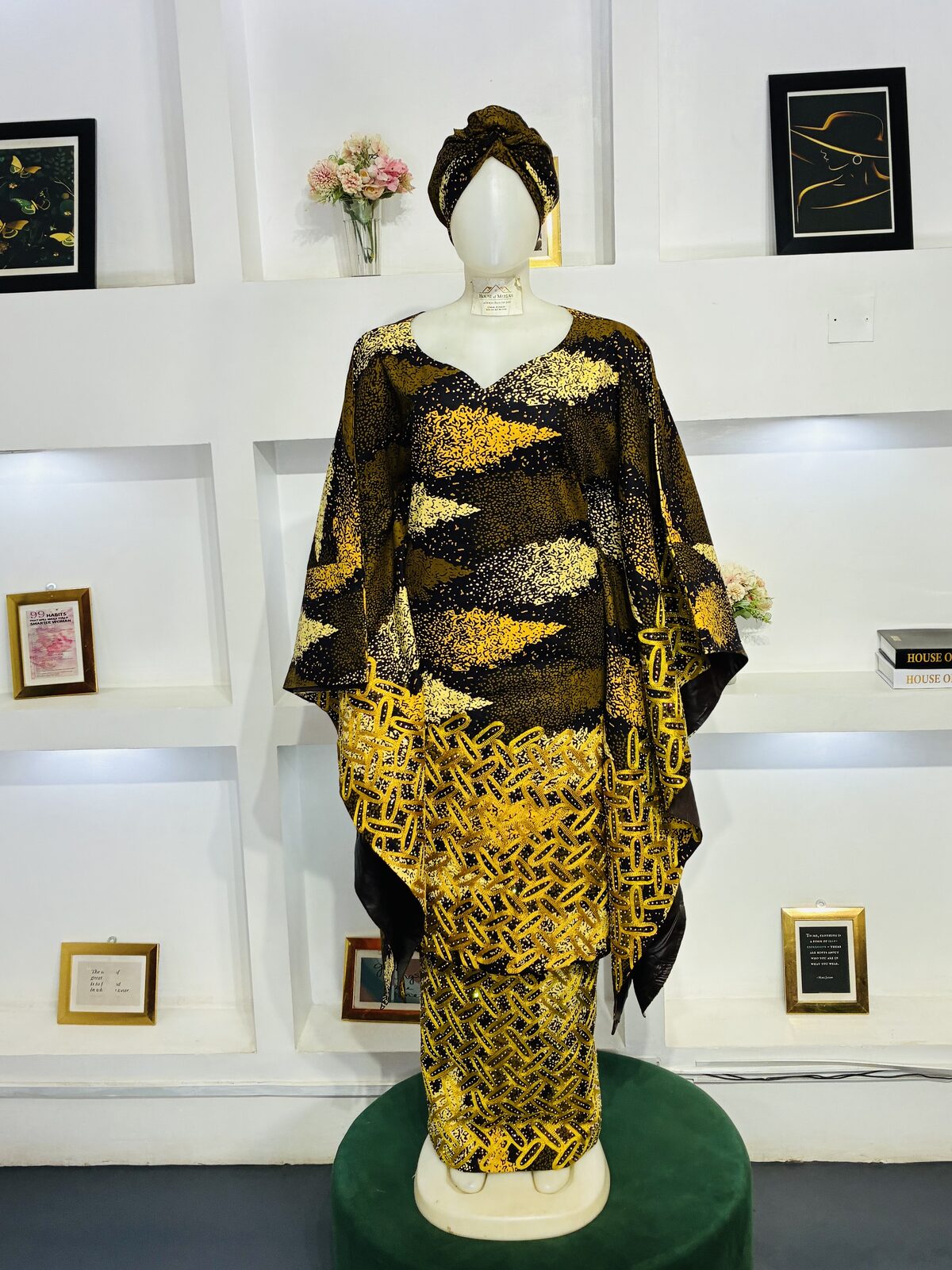 Black and gold boubou